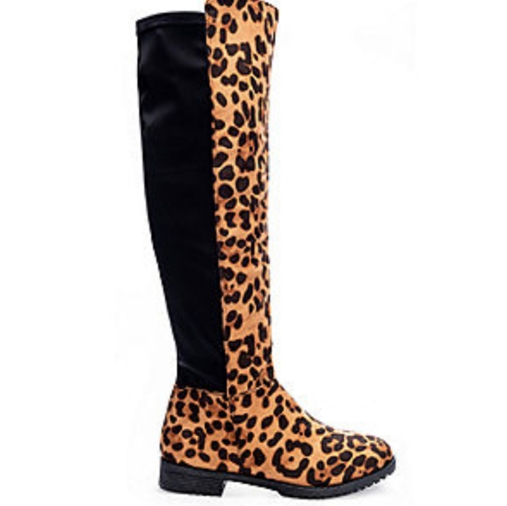 Women leopard 🐆 boot size 9